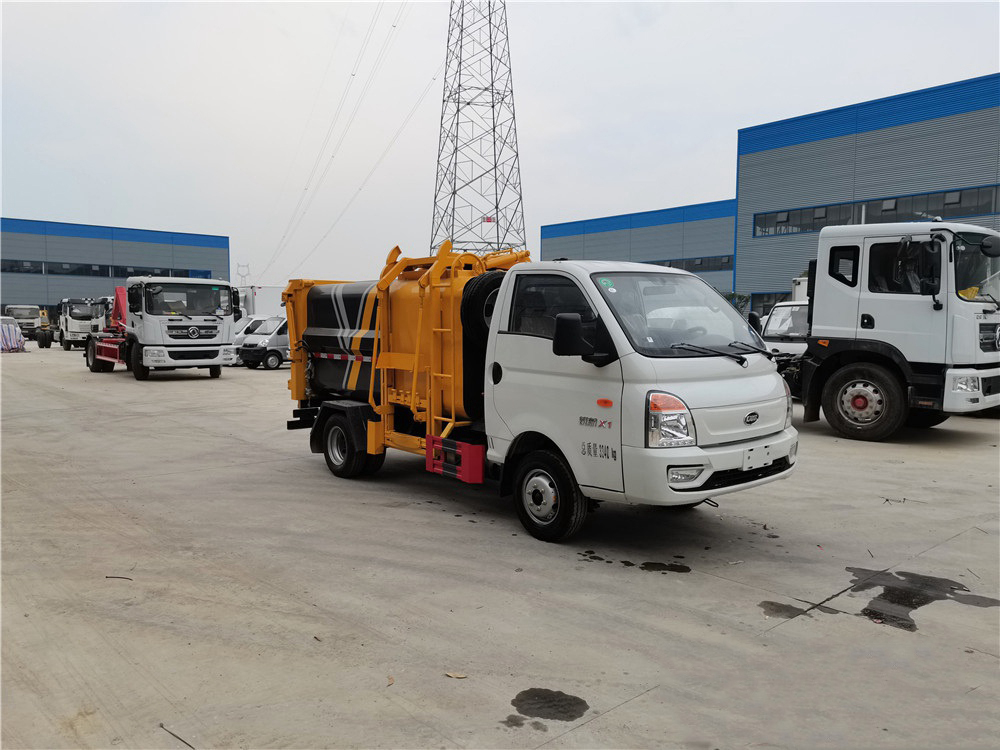 凱馬瑞航4.5方藍(lán)牌側(cè)裝壓縮垃圾車