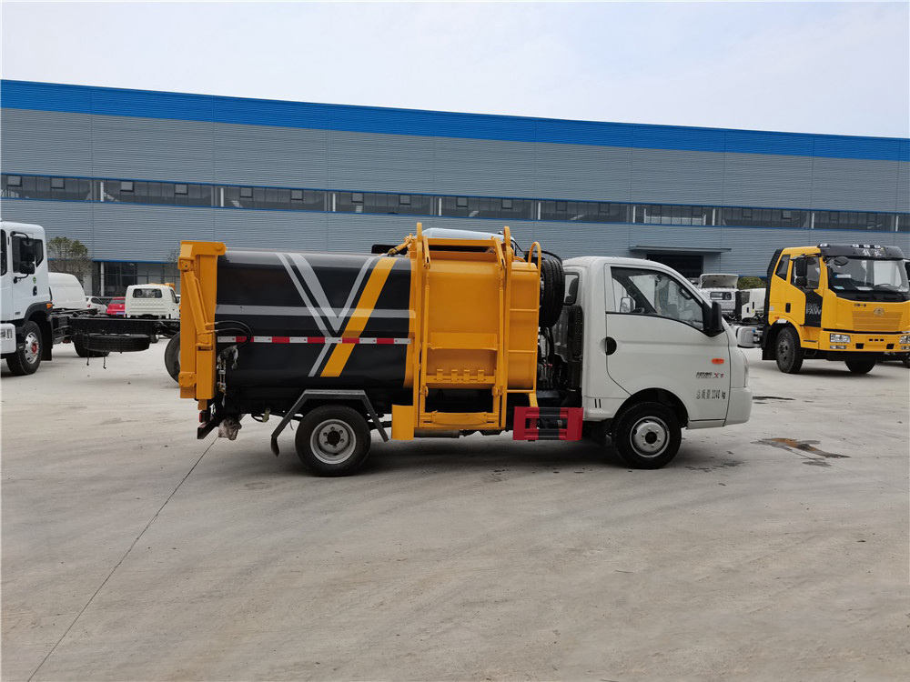 凱馬瑞航4.5方藍(lán)牌側(cè)裝壓縮垃圾車