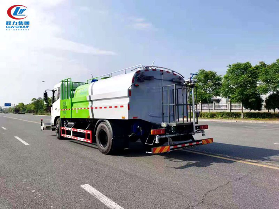 路面高壓沖洗養(yǎng)護(hù)車