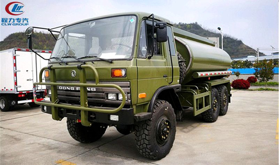 越野灑水車