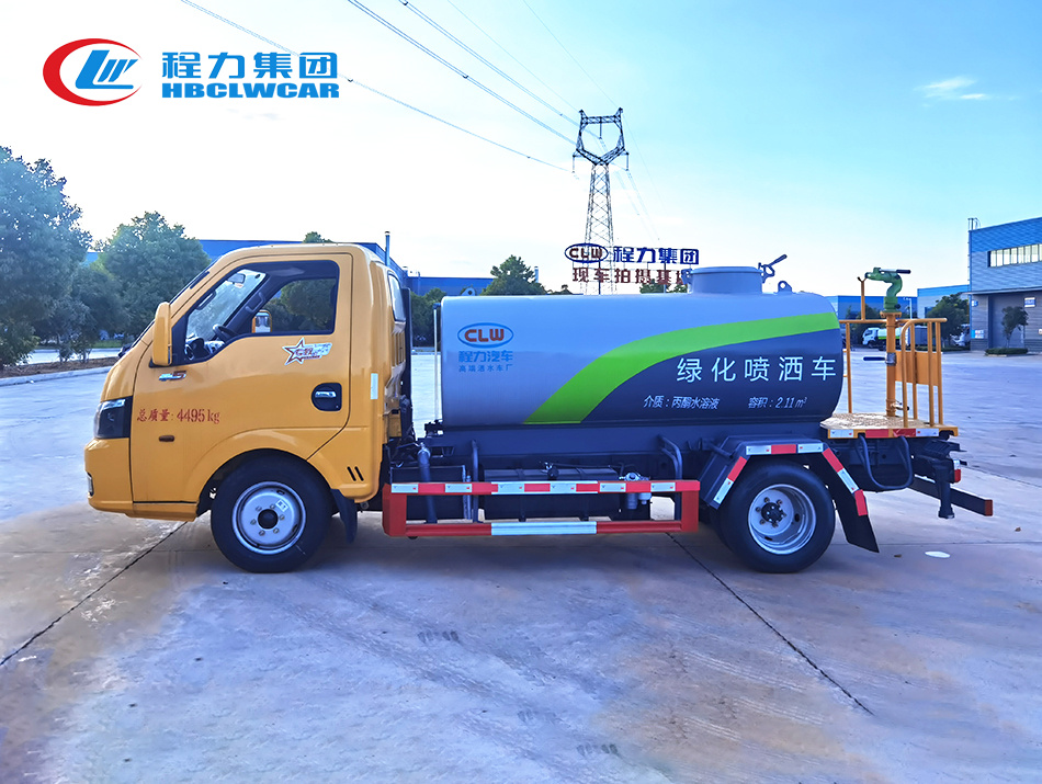 東風途逸2.5方灑水車