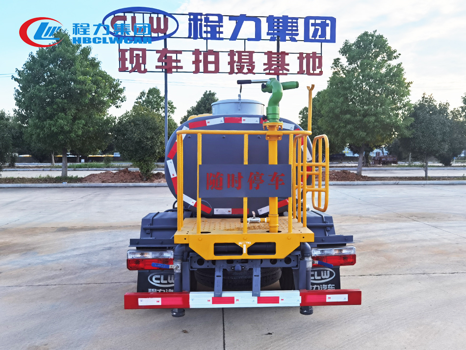 東風途逸2.5方灑水車