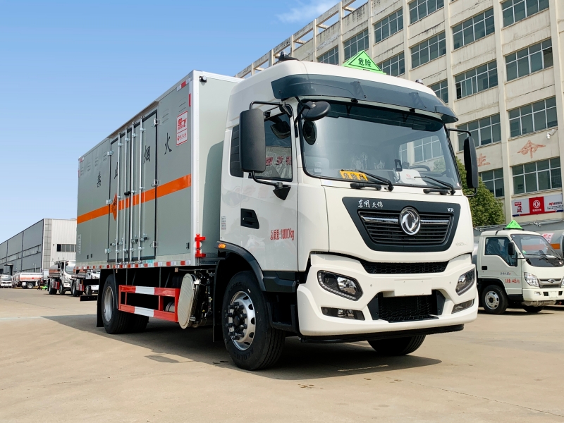 東風(fēng)天錦6.8米爆破器材運輸車