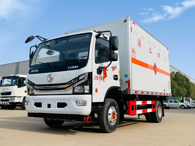 東風多利卡4.2米爆破器材運輸車