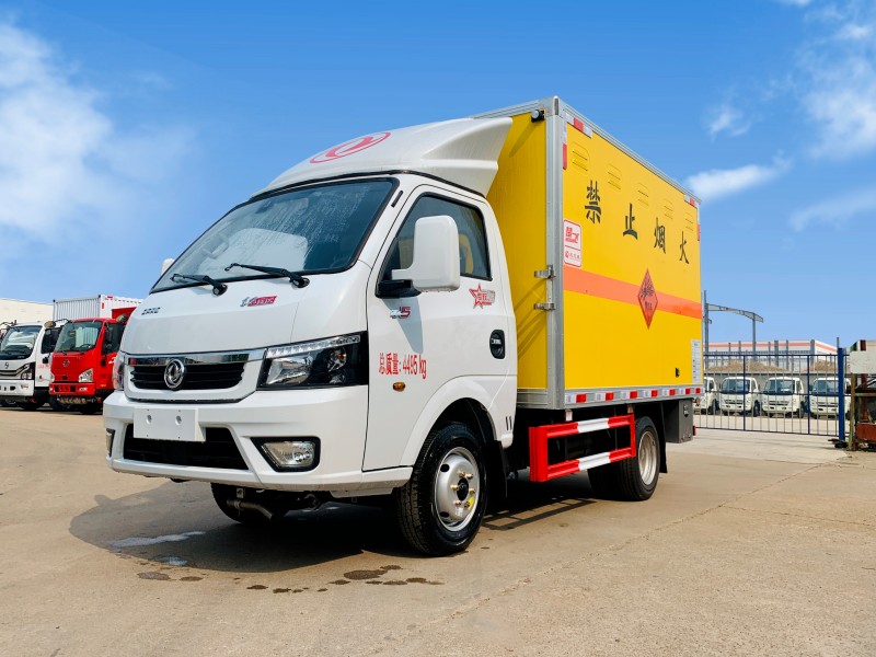 東風途逸3.5米爆破器材運輸車