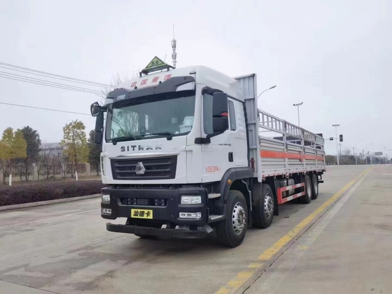 重汽汕德卡9.6米氣瓶運輸車