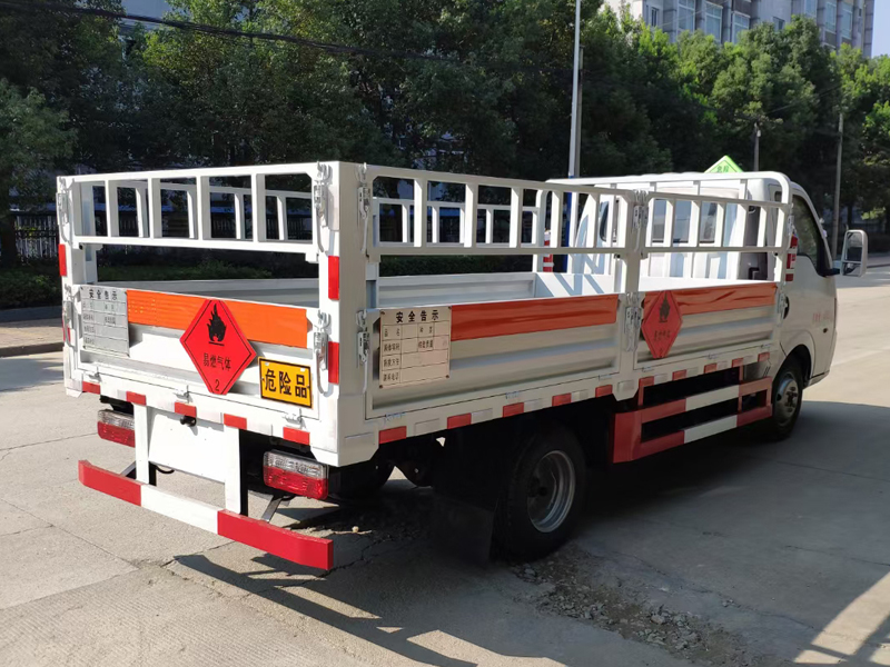 東風汽油3.1米氣瓶運輸車