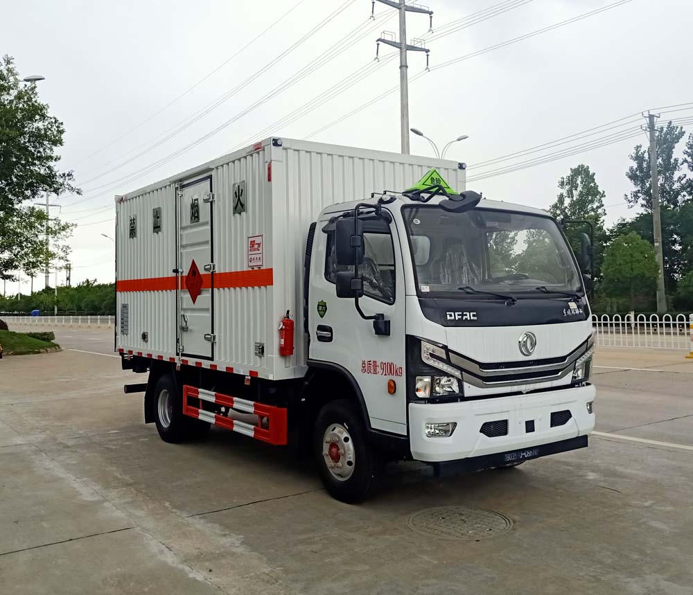東風多利卡4米2易燃氣體廂式運輸車