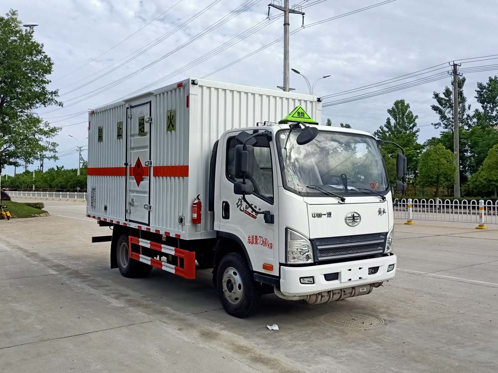 解放虎VN4米2易燃氣體廂式運輸車