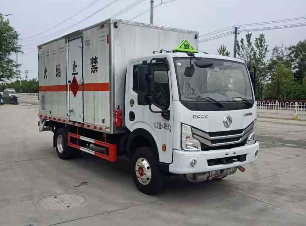 東風多利卡4米1易燃氣體廂式運輸車