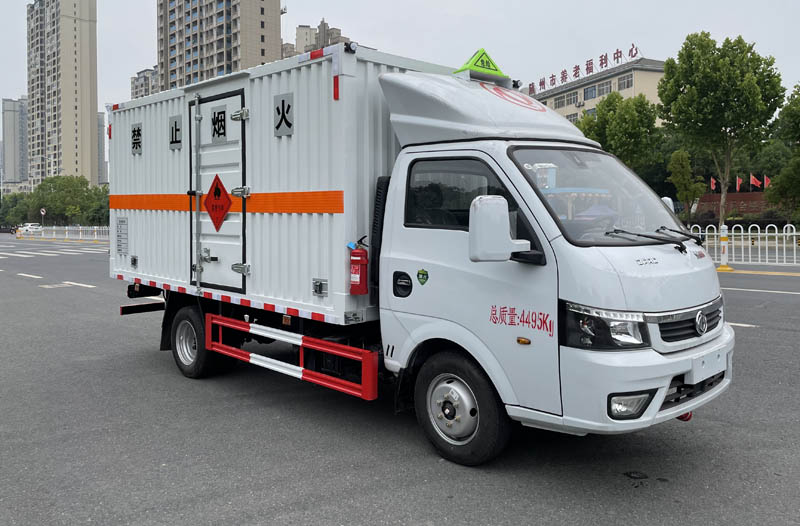東風途逸3米9易燃氣體廂式運輸車