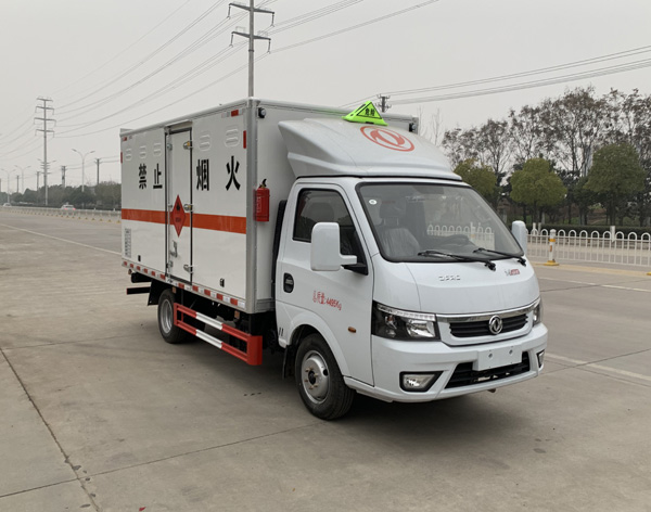 東風途逸3米9易燃液體廂式運輸車