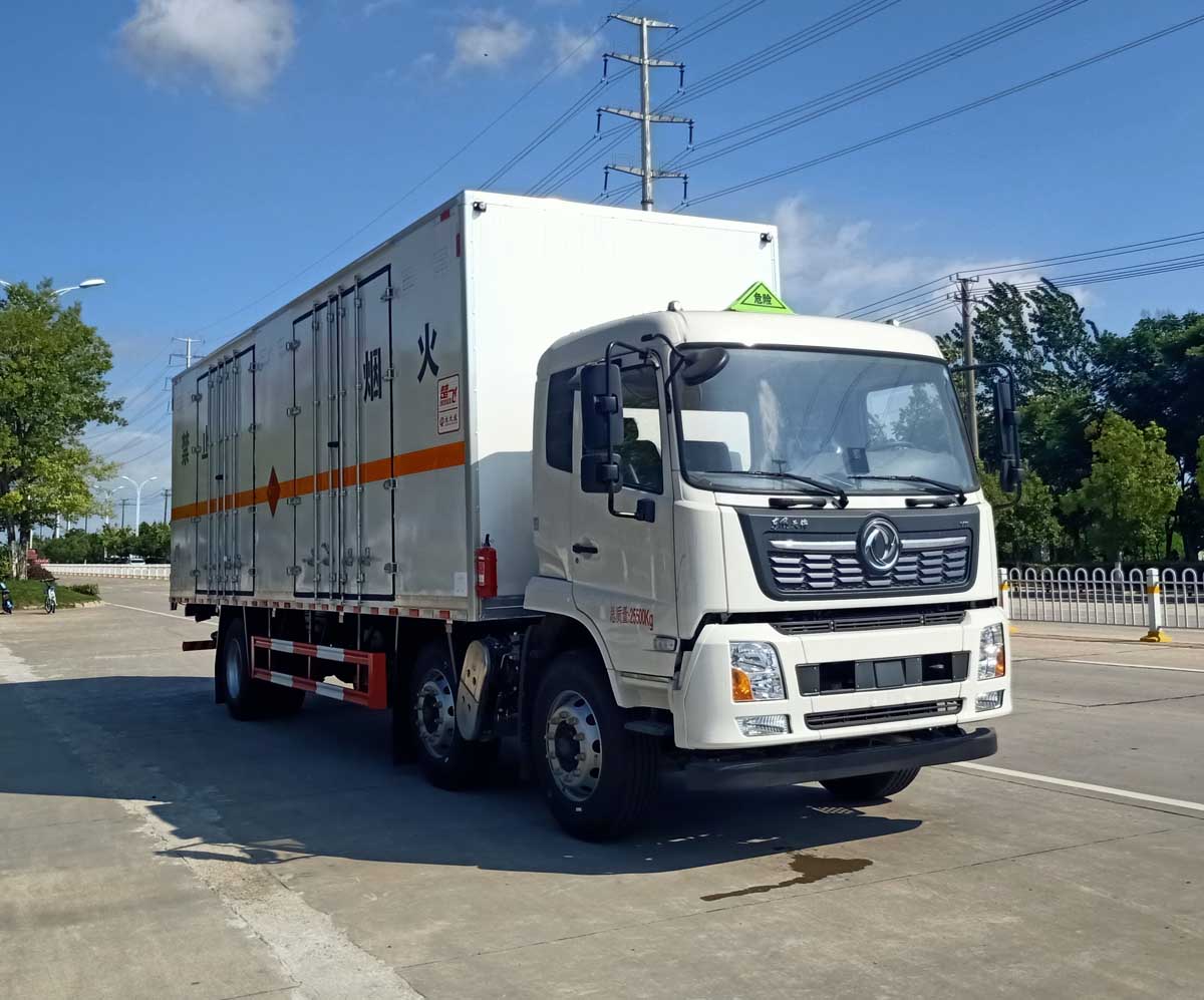 東風天錦9米易燃液體廂式運輸車