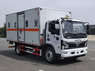 東風福瑞卡5米1易燃固體廂式運輸車