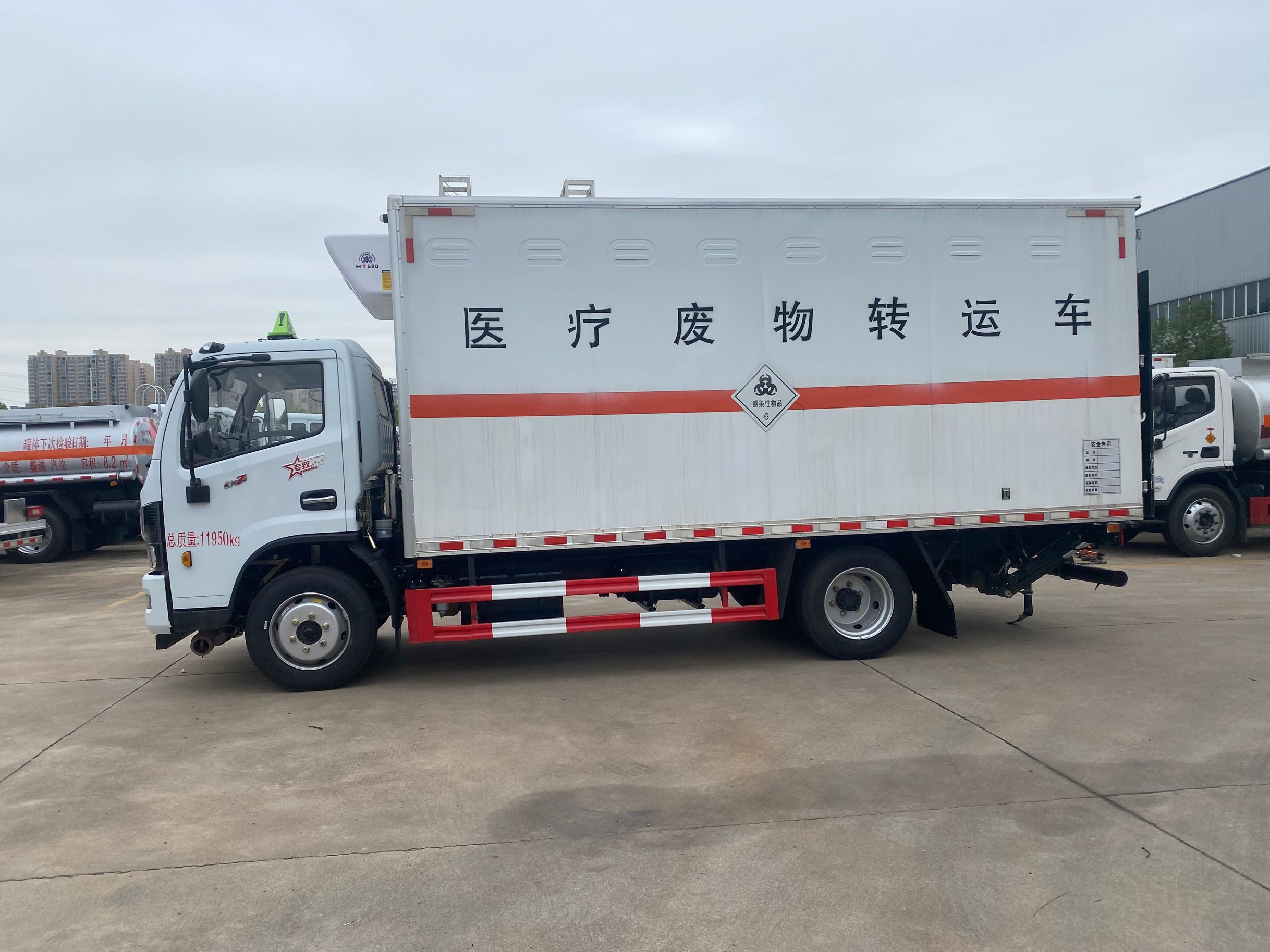 東風5.2米醫療廢物轉運車