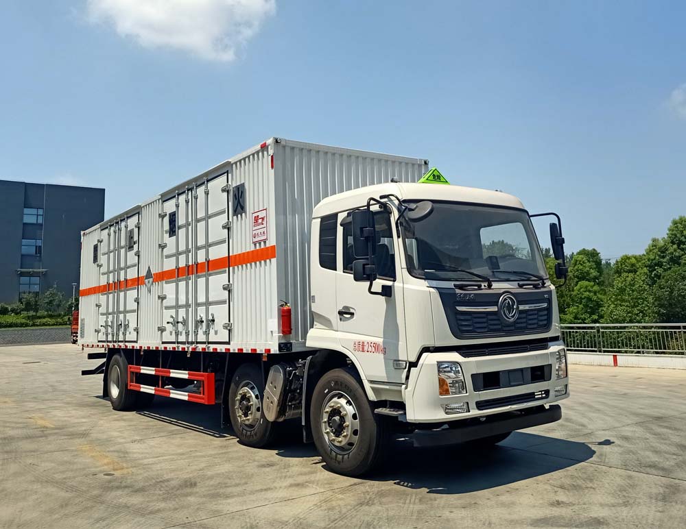 東風天錦小三軸9米雜項危險物品廂式運輸車