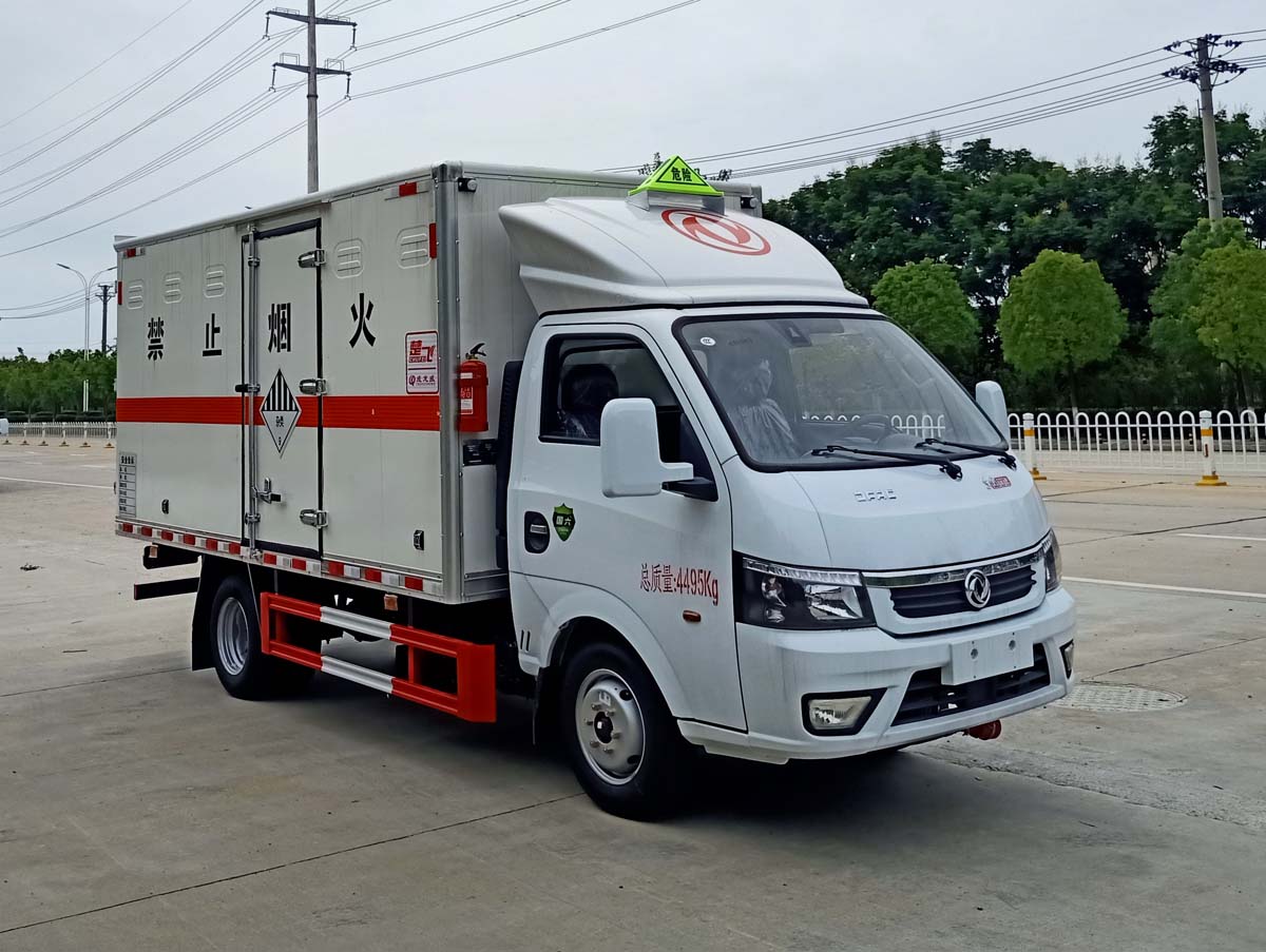 東風途逸3米9雜項危險物品廂式運輸車