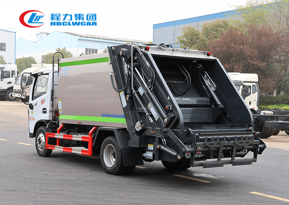 東風(fēng)小多利卡6方壓縮垃圾車