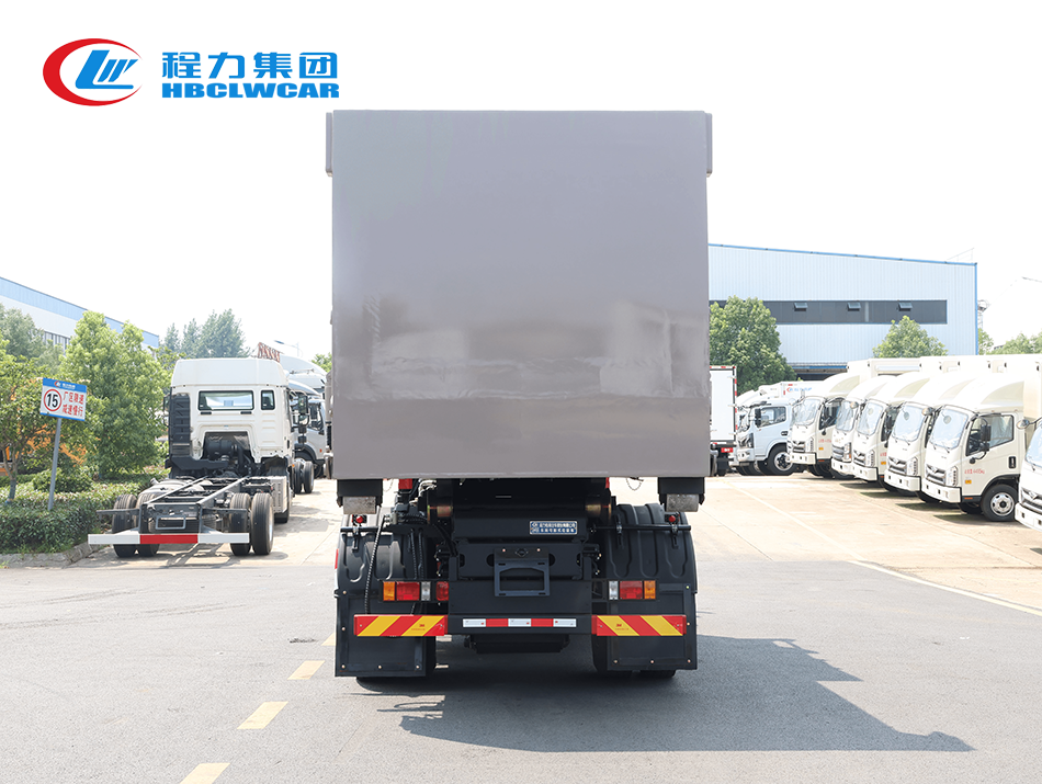 重汽豪曼勾臂垃圾車(chē)