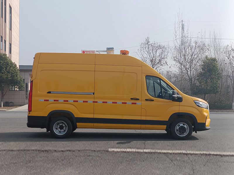 大通V90加長軸救險(xiǎn)車